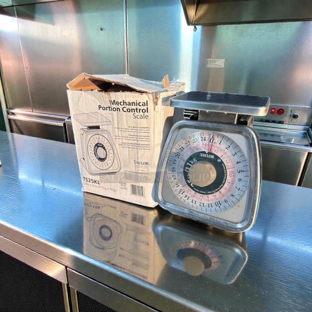 Pristine Taylor TS25KL mechanical portion control scale, 25 lb capacity, commercial kitchen use. Original box included.
