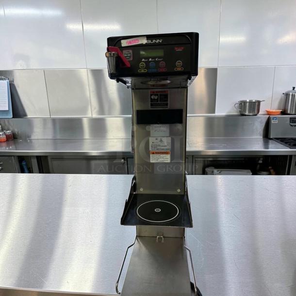 Bunn ITCB-DV Infusion Series commercial coffee brewer in exceptional condition. Dual voltage, digital control, airpot system. Fully tested.