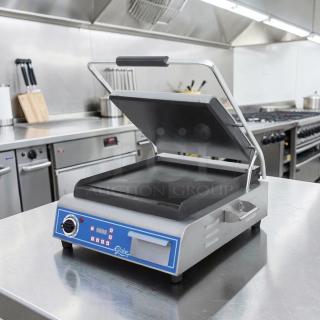Globe GSG14D Deluxe Panini Grill with 14"x14" smooth plates; excellent condition, fully operational; 120V commercial use.