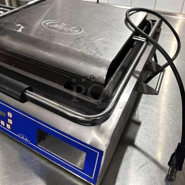 Globe GSG14D Deluxe Panini Grill, 14"x14" smooth plates, superior condition, commercial use, fully tested, model GSG14D.