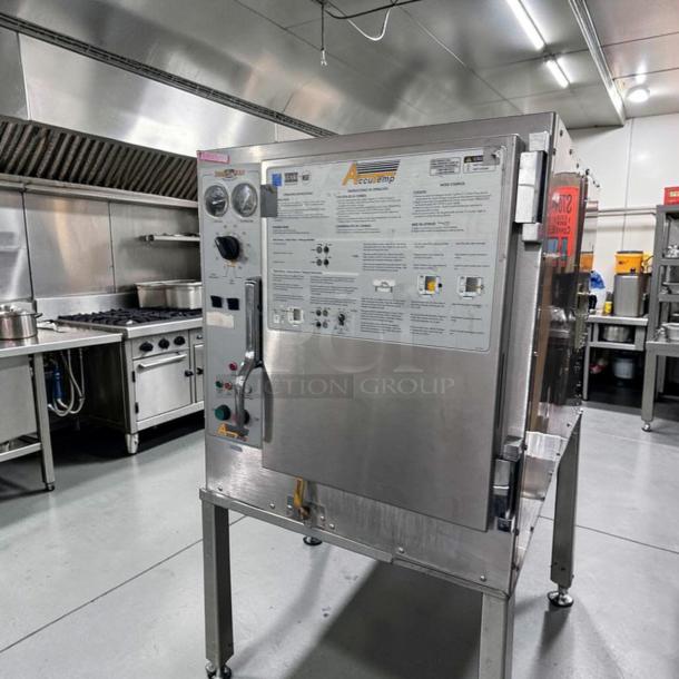 AccuTemp Steam'N'Hold S62083D150 countertop steamer, stainless steel, 6-pan capacity, 208V/3 phase, fully tested, excellent condition.