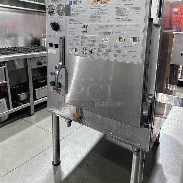 AccuTemp Steam'N'Hold S62083D150 convection steamer, stainless steel, 6-pan capacity, 208V/3 phase, fully operational.