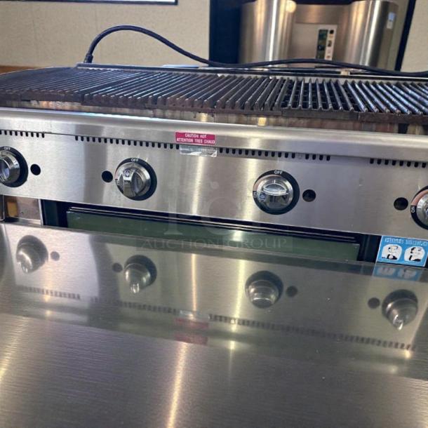 Exceptional condition Star Ultra-Max 8148RCBB radiant gas charbroiler, 48" countertop, heavy-duty stainless steel, model 8148RCBB.