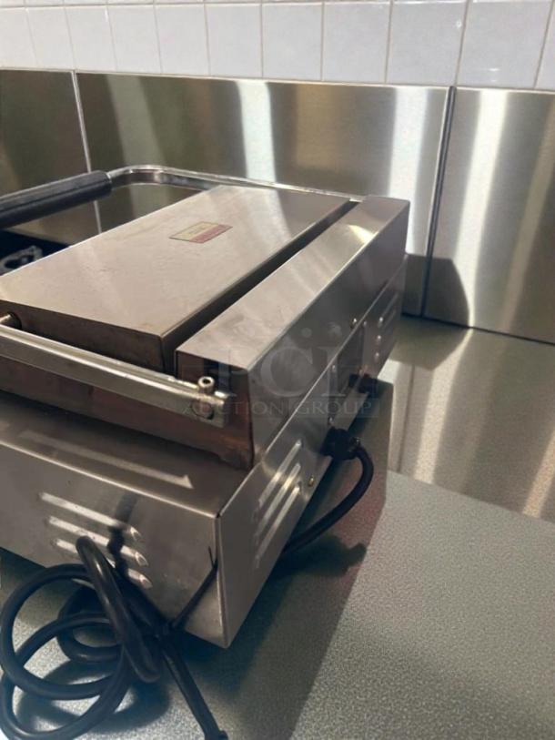 Adcraft Countertop Panini Grill, stainless steel, excellent condition, UL listed, fully tested, ADC-S-GRILL-0560 model.
