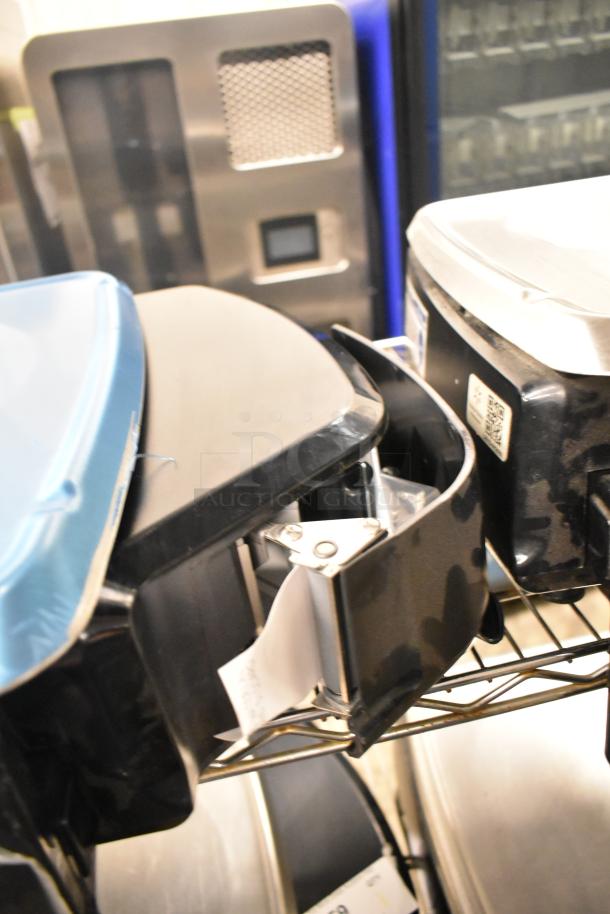 2025 Hobart HTi-7LH4W food portioning scale, screen damage, black and silver, 120/208-240V, 1 phase, working condition.