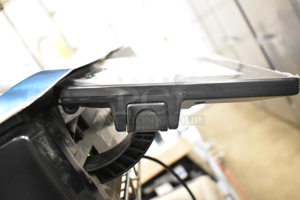 Hobart HTi-7LH4W food portioning scale, screen damage noted, tested and working, 120/208-240V, 1 Phase.