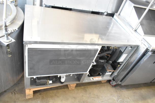 2019 Hoshizaki KM-1601SWJ3 Commercial Ice Maker, stainless steel, 208-230V, 1 Phase, shown with interior components exposed.