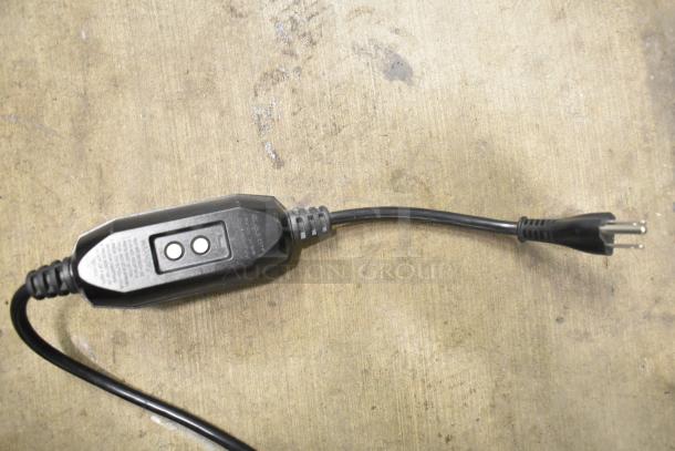 Crane 5800-4 metal commercial vending machine, 115V, 1-phase, with bill acceptor. Features include a sleek design for bottled drinks.