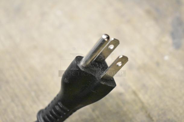 Close-up of a three-prong power plug for the Crane 5800-4 vending machine, highlighting its 115V, 1-phase compatibility.