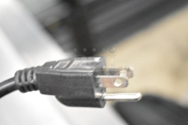 Electrical plug of commercial countertop beverage dispenser, 115 Volts, 1 Phase.