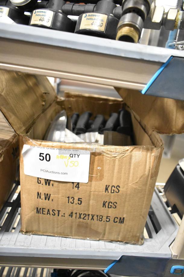 Box of 50 sharpened stainless steel knives, including chef knife, shown with batch label. Box dimensions: 41x21x18.5 cm.