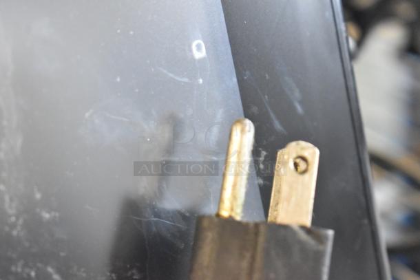 2024 Hobart HTi-7LH4W food portioning scale, noticeable screen damage, 120/208-240V, 1 phase, tested working.