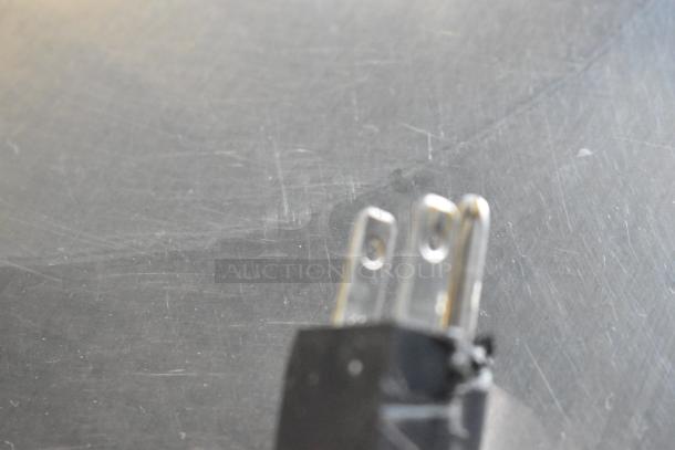 Close-up of a three-prong power plug of a Hobart HTi-7LH4W commercial scale, indicating electrical compatibility.