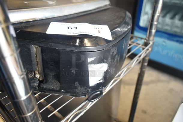 2017 Hobart HTi-7LH26 portioning scale, screen damage noted, 120/208-240V, tested and working condition shown.