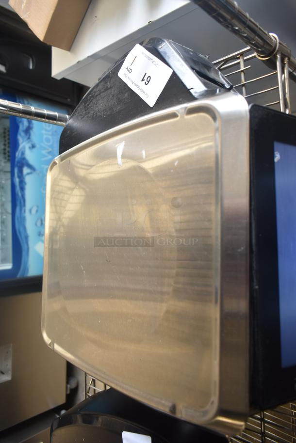 2017 Hobart HTi-7LH26 food portioning scale, screen damage noted, 120/208-240V, 1 phase, tested working.