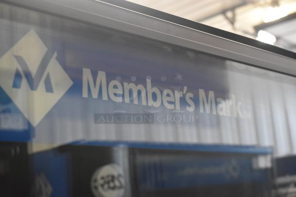 Crane 5800-4 Metal Commercial Drink Vending Machine. Features bill acceptor, 115V, 1 phase. Member’s Mark logo visible.