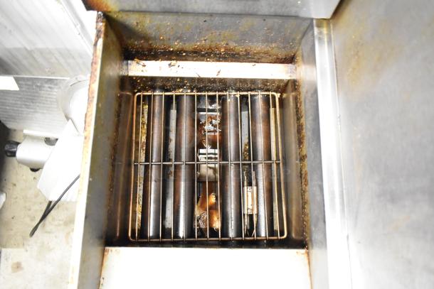 2022 Pitco Frialator 40D commercial deep fryer, natural gas, 107,000 BTU, side splash guard, 2 baskets, used condition.