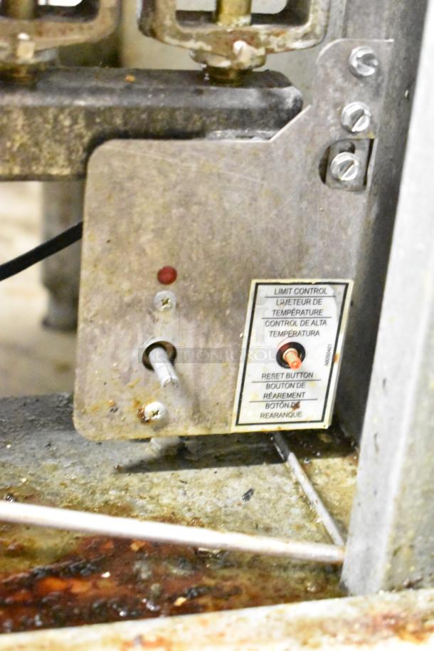 2022 Pitco Frialator 40D deep fryer, natural gas, 107,000 BTU, with side splash guard, shown with visible control panel.