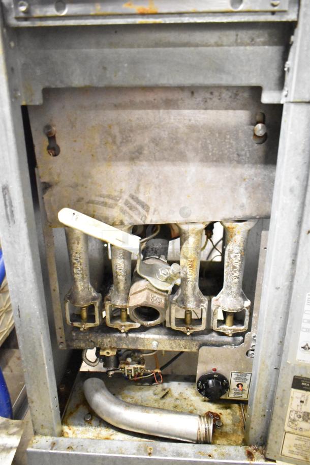 2023 Pitco Frialator 40D deep fat fryer, natural gas, 107,000 BTU, includes 2 fry baskets, commercial floor model.