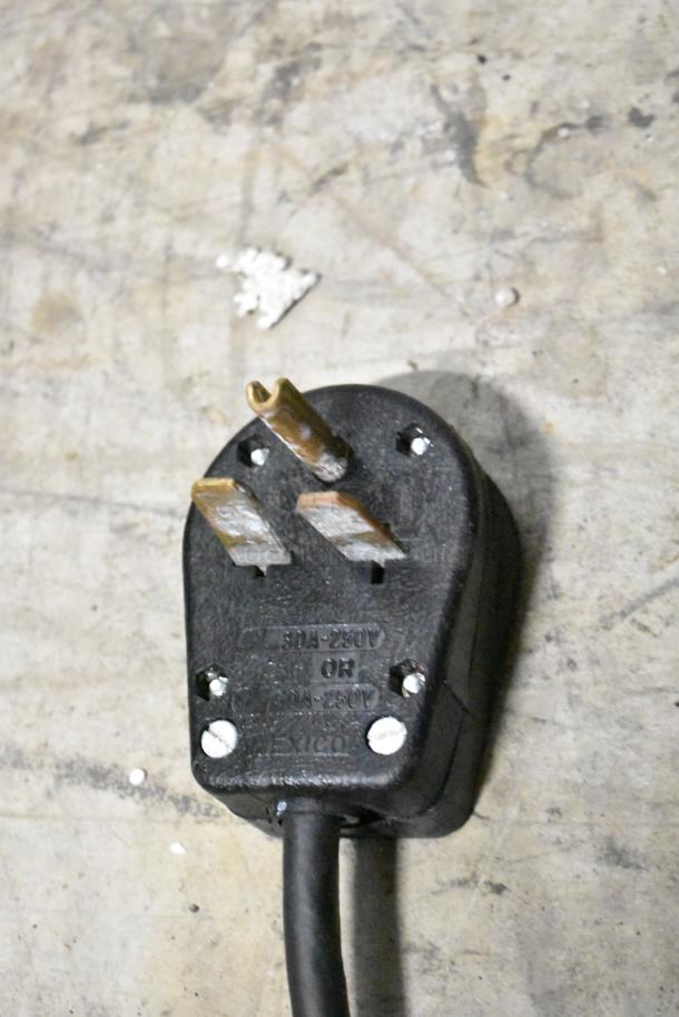 Plug for Lenin Commercial Floor Style Gas Powered Chip Fryer Conveyor Machine, showing 50A-250V rating text.