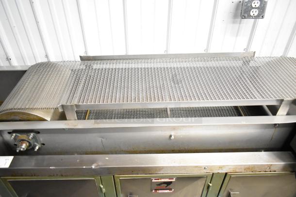 Lenin gas-powered chip fryer conveyor machine, 220,000 BTU, on commercial casters, metal finish, excellent for high-volume use.