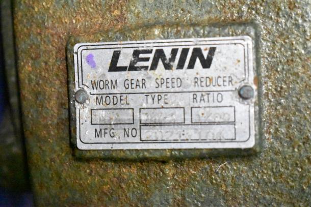 Lenin gas-powered chip fryer conveyor machine with 220,000 BTU. Features worm gear speed reducer. Includes model and MFG fields.