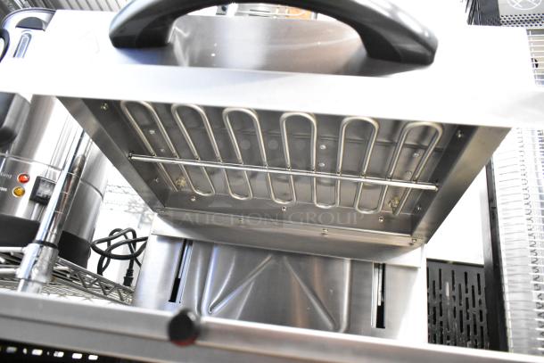 BRAND NEW 2025 Avantco 177SAL17M Commercial 17" Electric Salamander, scratch and dent condition, 208/240 volts.