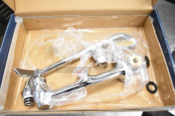 Brand new Waterloo 750FW812 wall-mounted faucet in box, 8" centers, 12" swing spout, minor scratches visible.包装したばかりのウォータールー750FW812壁掛け蛇口。