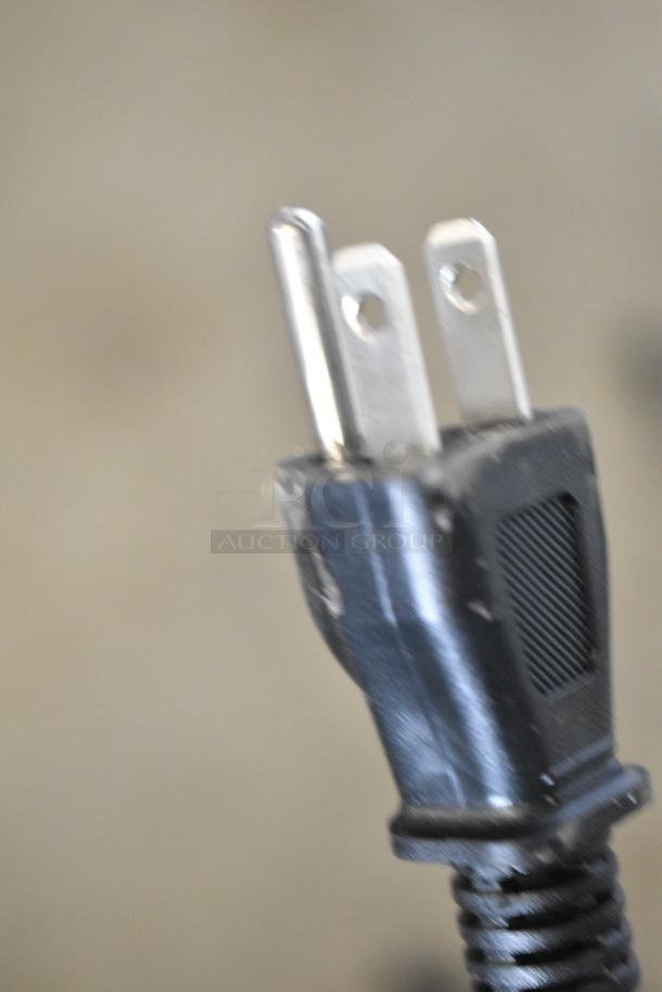 Close-up of an electrical plug for Avantco appliances. Includes coffee urns and water boiler. New, scratch and dent.