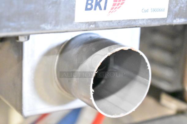 BKI AETG101R stainless steel commercial combi convection oven exhaust. Features scratch and dent condition. Model label visible.