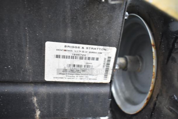 Briggs & Stratton Murray 1695720 Snow Thrower label detail, showing model and make information.