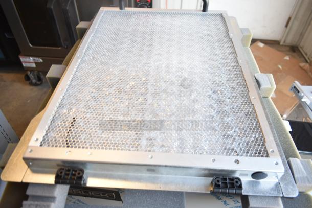 BRAND NEW De Shaw 12-00123-01-MOD_A00 unit, scratch and dent, metal grid surface, mounted in foam packaging.