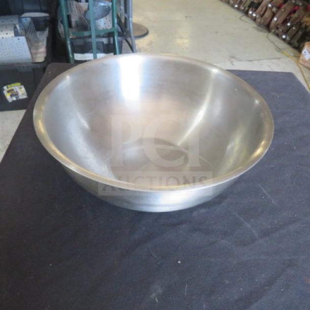 Stainless steel 5qt bowl, gently used, smooth finish, wide rim, suitable for mixing or serving.