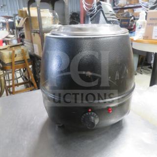 Winco ESW66 soup warmer with lid, 120V, 400W, used condition, black exterior, features adjustable heat dial.