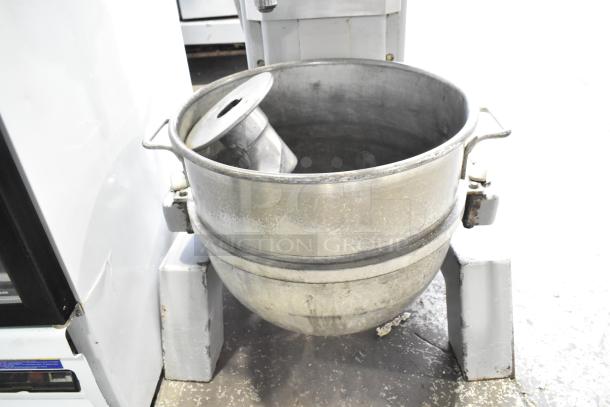 Hobart P660 commercial 60-quart dough mixer with metal bowl and hook. 240 volts, 1 phase. Metal, floor style, used condition.