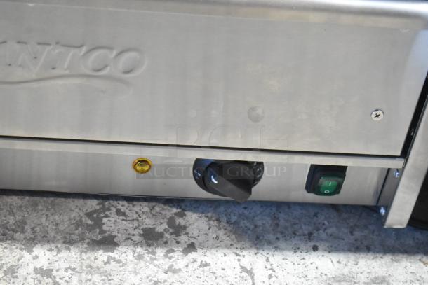 Avantco 177BW32 stainless steel bun warmer, 32 bun capacity, scratch and dent condition, 120V, visible controls.