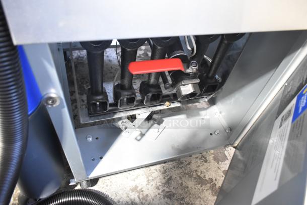 BRAND NEW Avantco 177FF100L Commercial Liquid Propane Tube Floor Fryer, stainless steel, 150,000 BTU, scratch and dent condition.