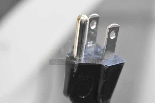 Close-up of a three-prong plug for the 2019 Bizerba GSP HD Commercial Meat Slicer. 120 Volts, 1 Phase.