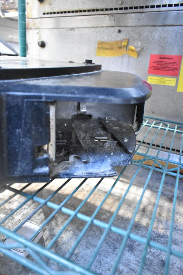 2016 Hobart HTi-7LH Commercial Food Portioning Scale on wire shelf, tested and working. Power: 120/208-240V, 1 Phase.