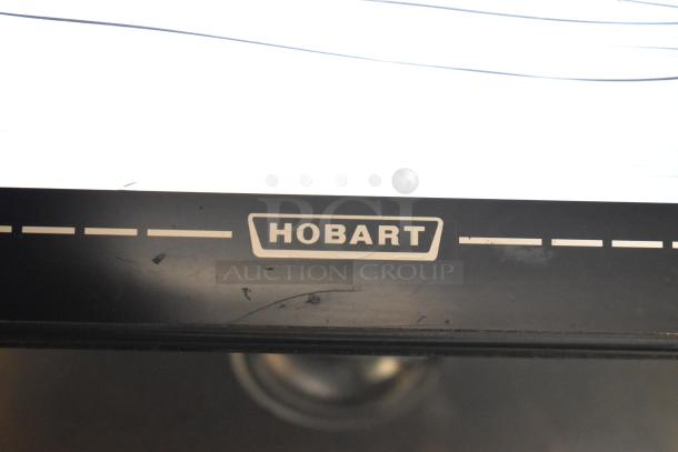 2018 Hobart HTi-7LH3 commercial scale showing brand logo. Note: check image for screen damage. Tested and working.