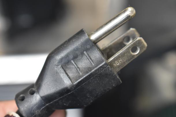 Close-up of a power plug attached to the 2018 Hobart HTi-7LH3 commercial scale, 120/208-240V, 1 phase, tested working.