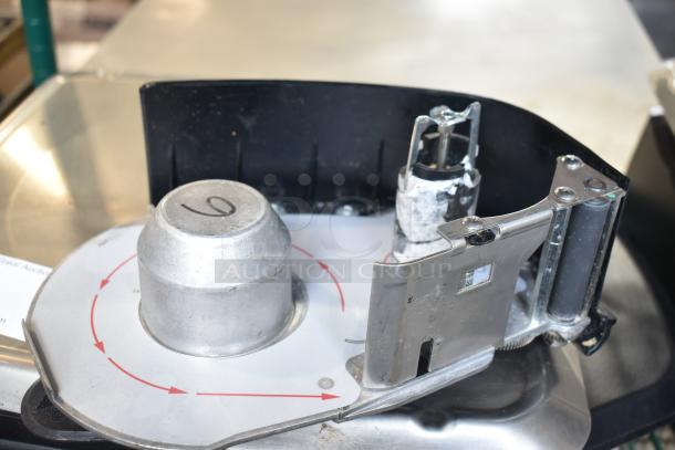 2016 Hobart HTi-7LH food portioning scale, missing power cord, does not power on, tested. 120/208-240V, 1 Phase.