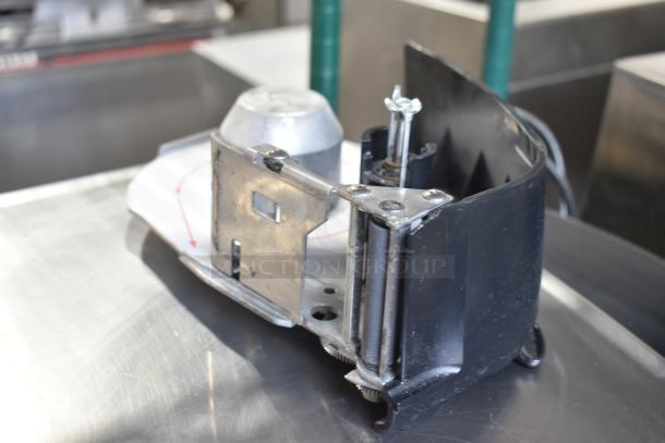 2016 Hobart HTi-7LH commercial food portioning scale, tested and working, 120/208-240V, 1 Phase, minor wear visible.