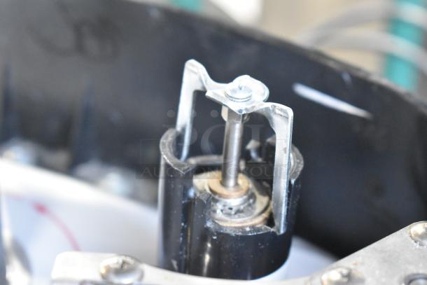 2016 Hobart HTi-7LH commercial scale interior, showing detailed mechanism. Tested and working, for 120/208-240V, 1 phase.