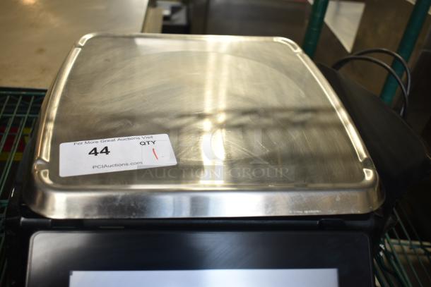 2016 Hobart HTi-7LH Commercial Food Scale. Stainless steel platform, 120/208-240V, 1 Phase, tested and working.