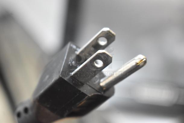 Close-up of a plug for the 2017 Hobart HTi-7LH26 Commercial Scale, tested and working, 120/208-240V, 1 Phase.