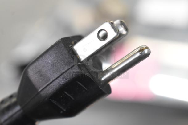 Close-up of a power plug for the 2017 Hobart HTi-7LH26 Commercial Countertop Food Portioning Scale, 120/208-240V, 1 Phase.