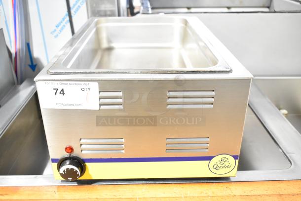 Adcraft FW-1200WF commercial countertop food warmer, stainless steel, 120 volts, with adjustable thermostat and visible label "Qualité".