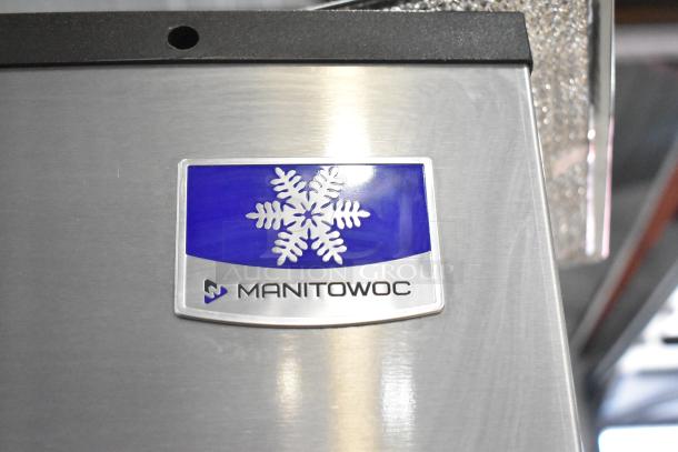 Manitowoc SD0452A ice machine head on SPA310 dispenser, 115V, 1 phase. Features Manitowoc logo with snowflake emblem.
