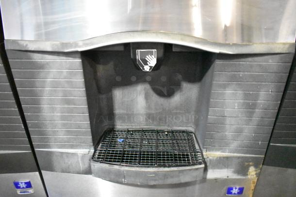 Manitowoc SD0452A Ice Machine on SPA310 Dispenser, commercial-grade, 115V, 1 phase. Stainless steel, used condition.